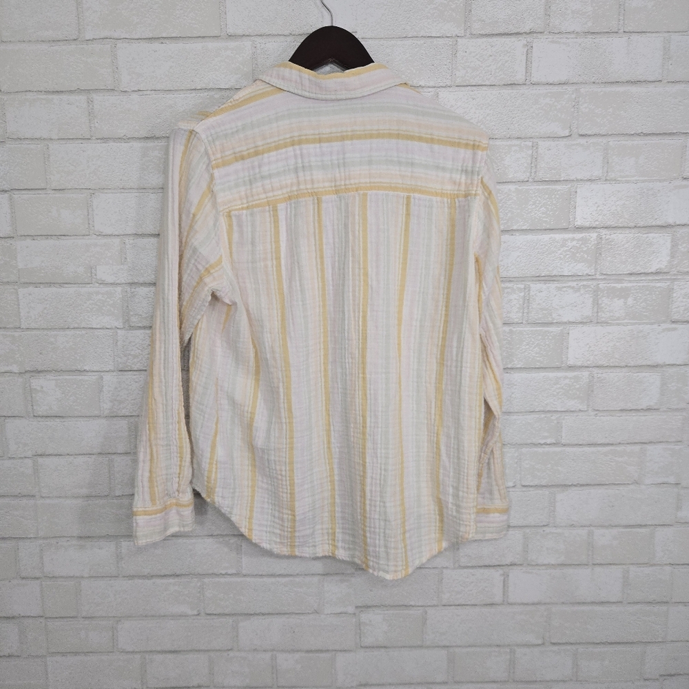Universal Thread button down top - Picture 8 of 13